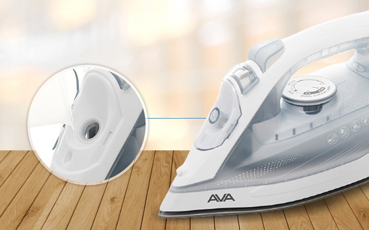 Bật chế độ ủi hơi nước trên bàn ủi hơi nước AVA SW605 2200W