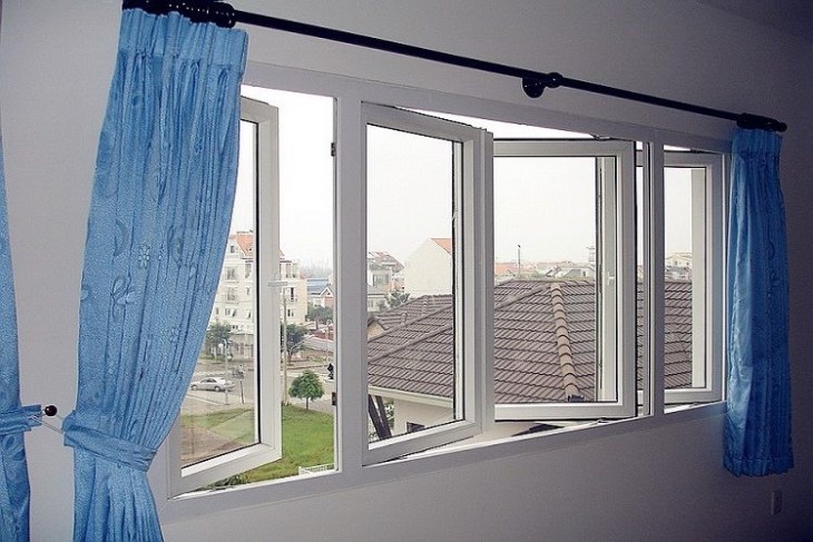 mở hết cửa trong nhà cho thông thoáng
