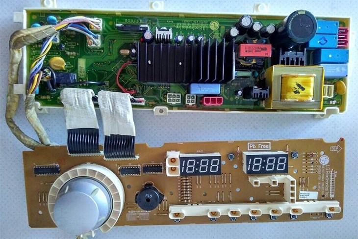 Bo mạch máy giặt gặp vấn đề là lỗi hư hỏng nghiêm trọng nên liên hệ kỹ thuật viên chuyên nghiệp