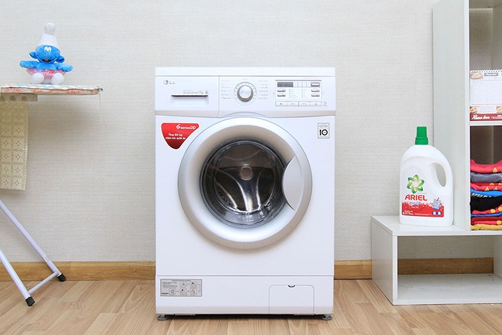 Do lồng giặt chưa xả hết nước nên bạn không thể mở cửa máy