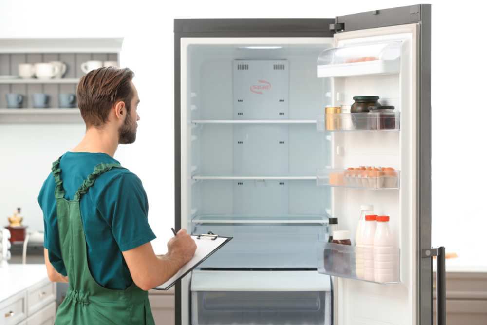 Tủ vẫn hoạt động, nhưng nhiệt độ bên trong tủ không đủ lạnh