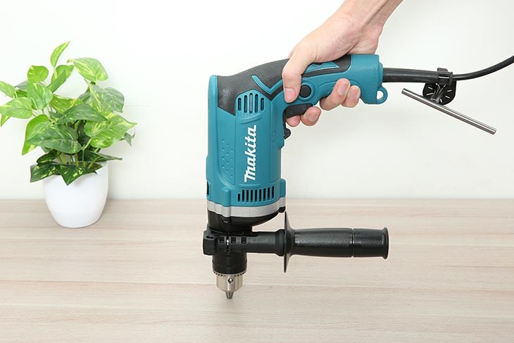 Máy khoan búa điện Makita HP1630 710W được bán chính hãng tại Điện máy XANH