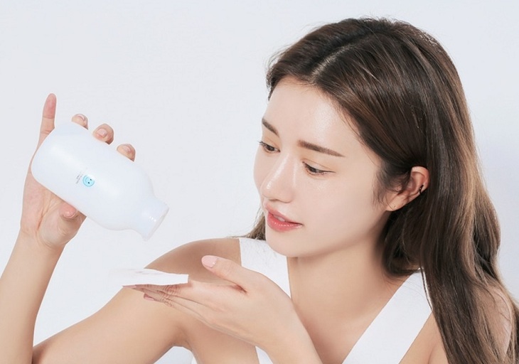 Sử dụng toner/lotion cấp nước