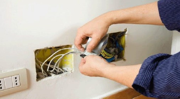 Thay vỏ bọc hoặc lõi dây điện nếu cần thiết, để đảm bảo an toàn cho gia đình bạn