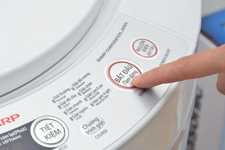 Nhấn nút nguồn để khởi động lại máy