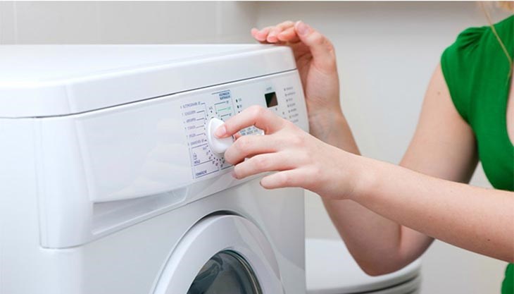 Xoay vòng quay điều khiển theo chiều kim đồng hồ