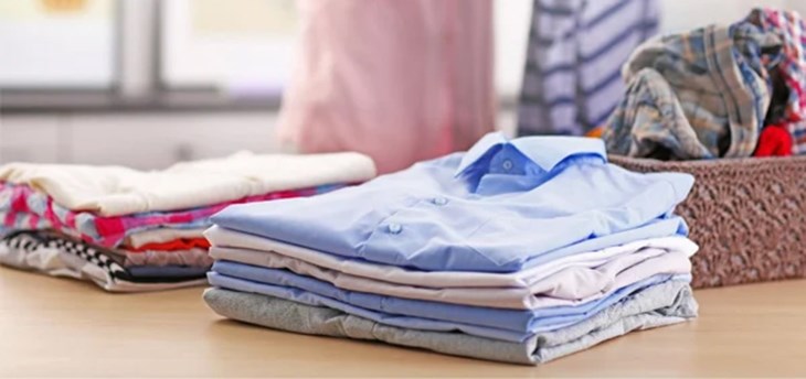 Sau khi ủi, bạn hãy đợi khô trước khi xếp lại trong tủ quần áo