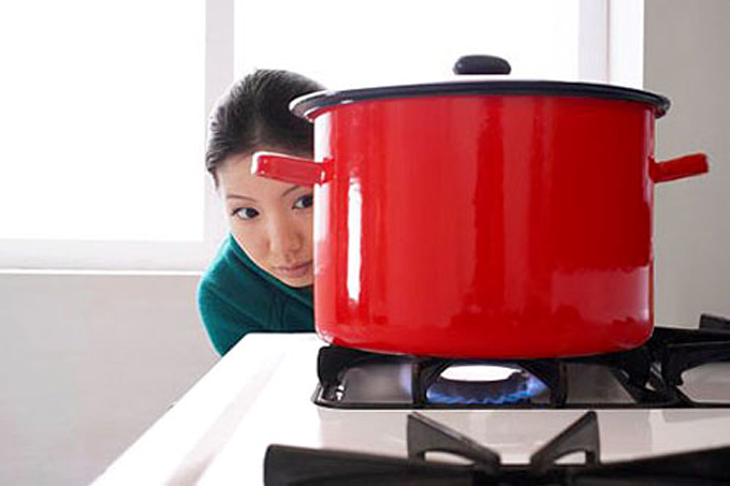 Nên túc trực gần bếp ga đang nấu để đảm bảo an toàn