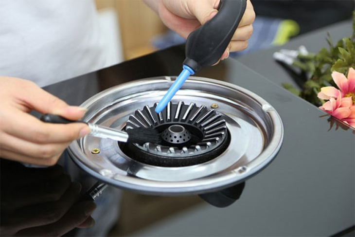 Vệ sinh giúp bếp ga tăng độ bền và tính an toàn sử dụng