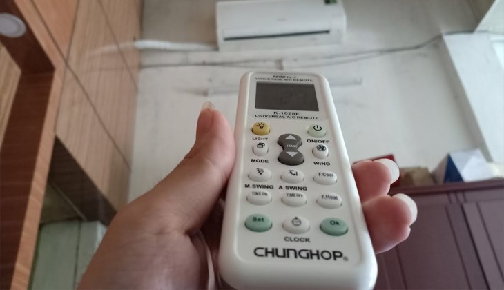 Khi nghe tiếng tít thì bấm phím OK để xác nhận, khi đó tần số sẽ được xác lập và góc phải màn hình sẽ hết nhấp nháy.