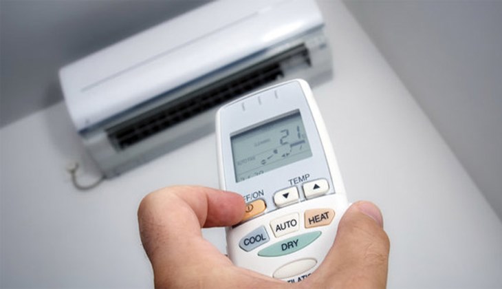 Nhấn phím ON/OFF để bật điều khiển