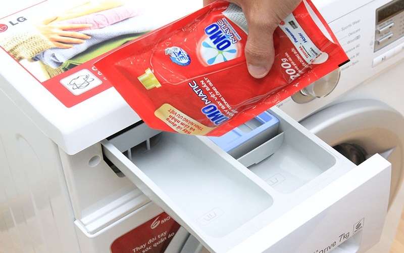 Sử dụng bột giặt, nước giặt phù hợp với máy