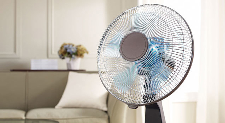 Bật thêm quạt khi dùng máy lạnh