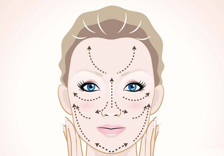 Thao tác massage theo chiều nâng cơ để tăng đàn hồi, giảm nếp nhăn cho làn da