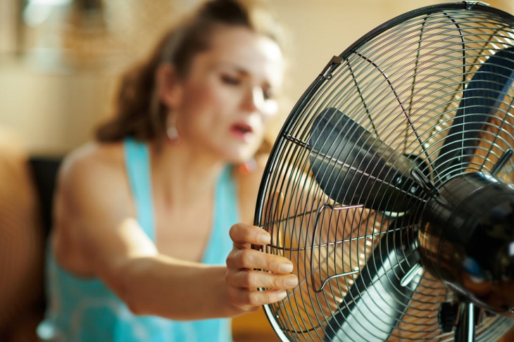 Không ngồi vào quạt khi cơ thể đổ nhiều mồ hôi hoặc vừa vận động nặng