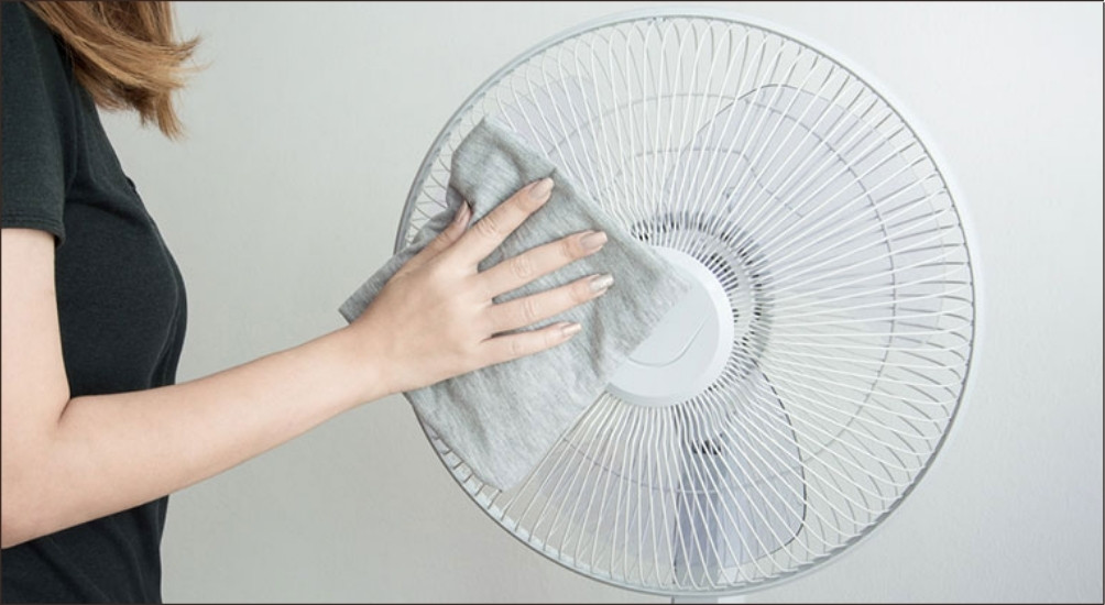 Việc vệ sinh quạt sạch sẽ giúp thiết bị quay nhẹ nhàng, luồng gió thổi ra mạnh và mát hơn