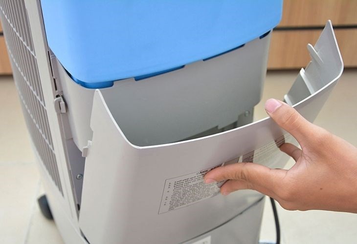 Nên kiểm tra nguồn điện của quạt để đảm bảo an toàn khi sử dụng