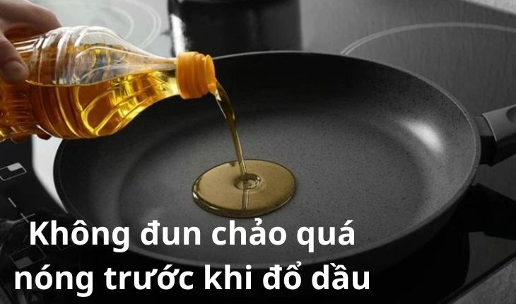Không đun chảo quá nóng trước khi đổ dầu