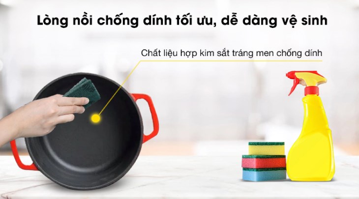 Bạn hãy làm sạch nồi bằng miếng rửa chén mềm để giữ cho nồi luôn được mới