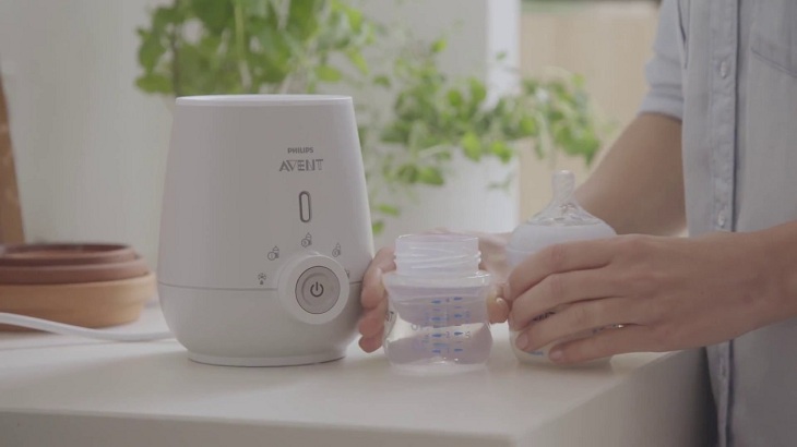 Lau sạch máy hâm sữa