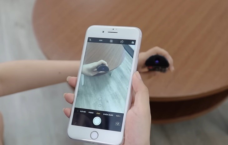 Sử dụng camera điện thoại để kiểm tra điều khiển tivi bị hỏng