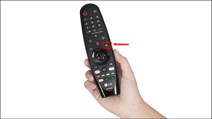 Bấm cài đặt trên điều khiển tivi LG.