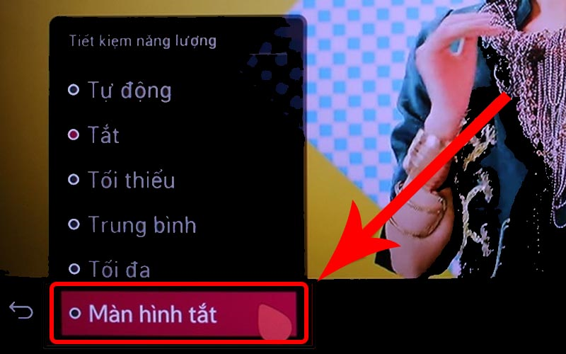 Khi ô Tiết kiệm năng lượng hiển thị, bạn di chuyển xuống dưới và chọn Màn hình tắt.