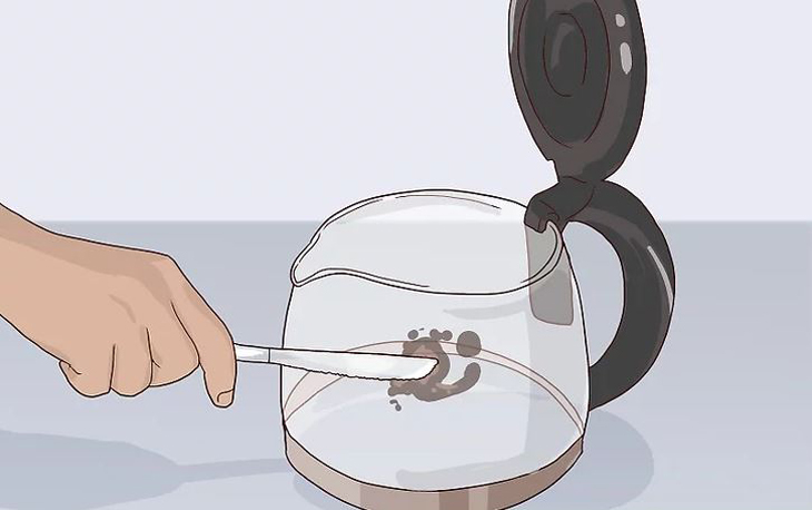Loại bỏ cặn cà phê bám ở ngoài bình