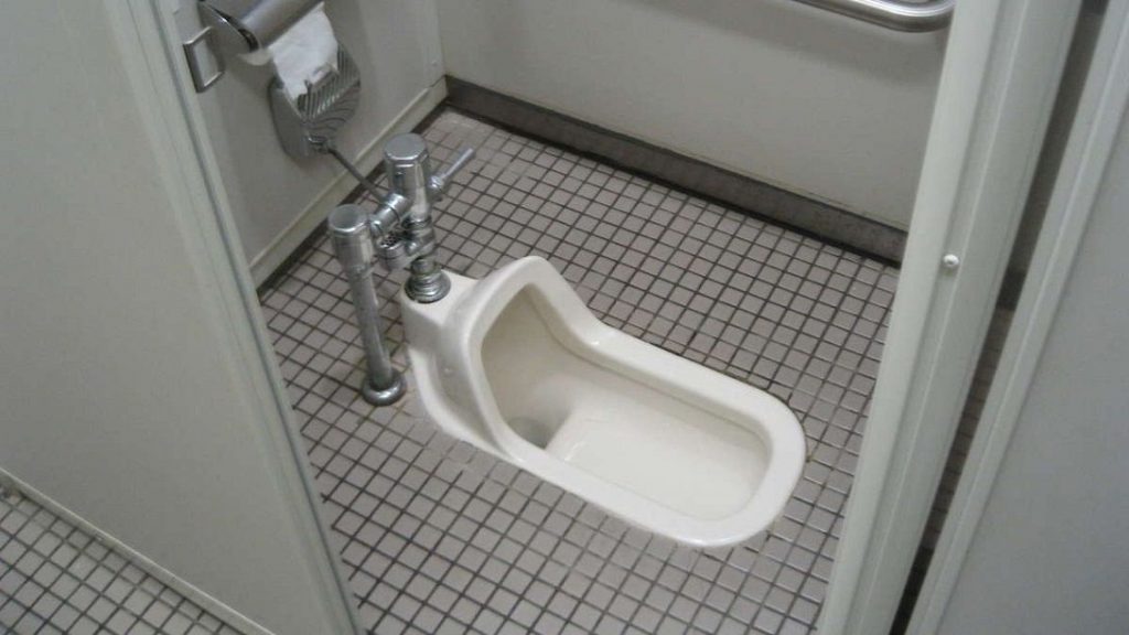Một số lưu ý đối với bồn cầu ngồi xổm và bệt