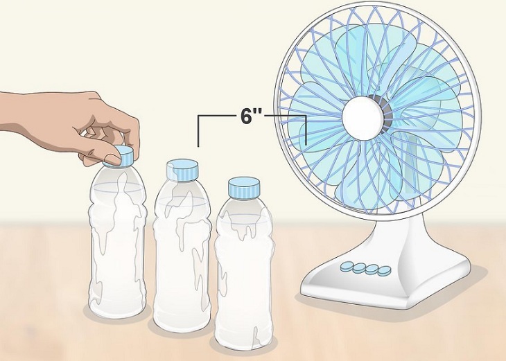đặt chai nước đá trước máy quạt