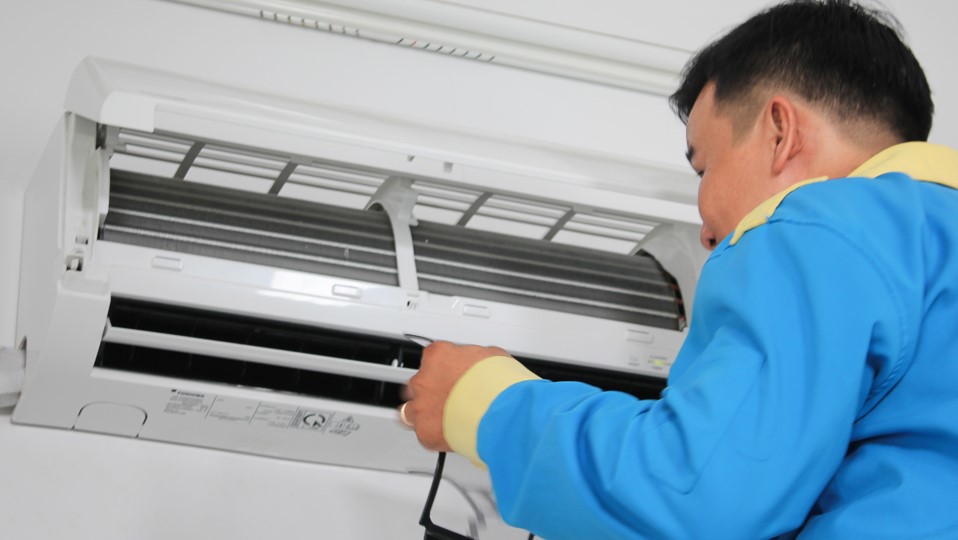 Liên hệ với các đơn vị sửa chữa máy lạnh