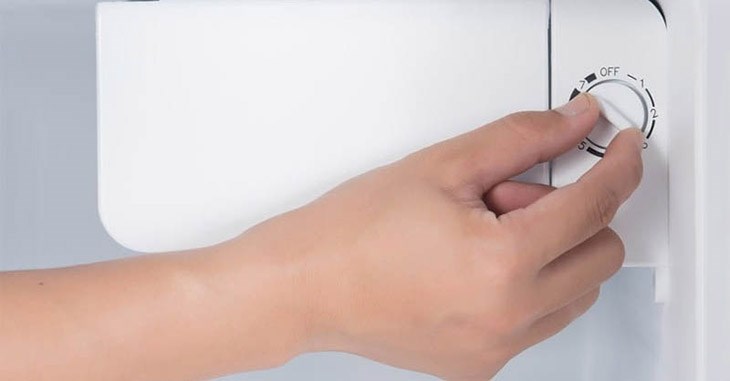 Kiểm tra cài đặt nhiệt độ và tiến hành xả tuyết