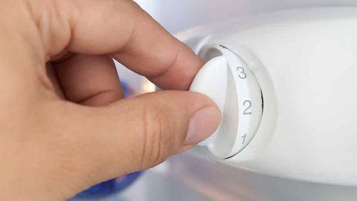 Thiết lập nhiệt độ tủ quá thấp làm tủ máy làm không khí trong tủ ngưng đọng thành tuyết