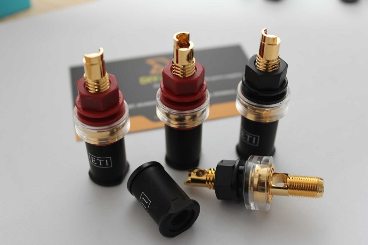 Cọc loa có khả năng kết nối dây thường hay dây có đầu riêng
