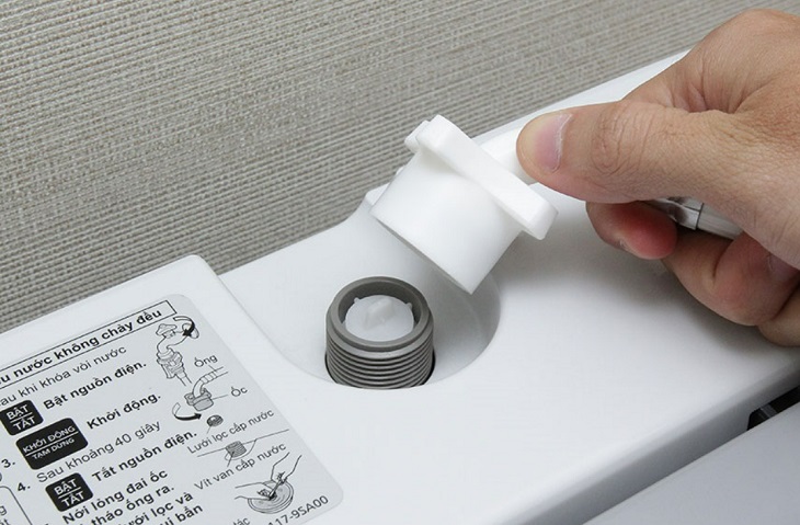 Lưới van cấp nước bị đóng cặn có thể khiến cho máy giặt cấp nước yếu