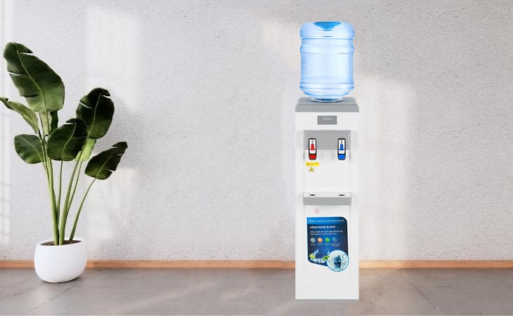 Cây nước nóng lạnh Midea sử dụng hệ thống làm lạnh bằng chip điện tử có độ bền cao, độ lạnh nước sâu