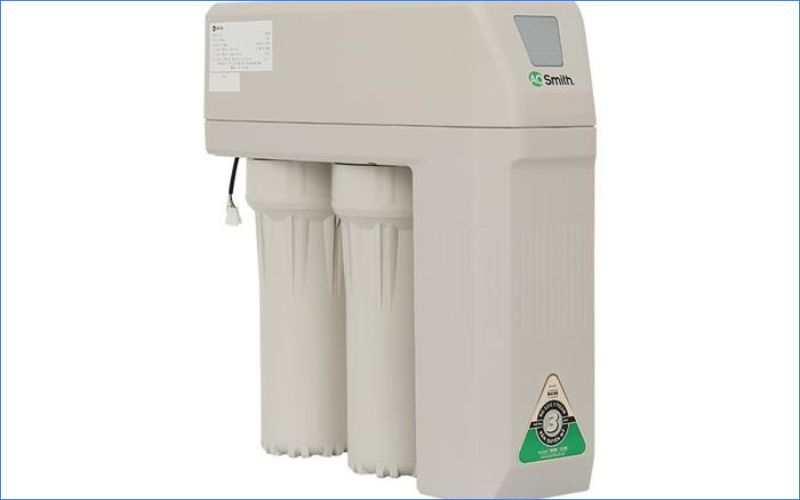 Máy lọc nước RO AOSmith R400E 2 lõi trang bị công nghệ lõi lọc Composite 5 in 1 - tích hợp 5 cấp lọc trong cùng 1 lõi, lọc sạch chất bẩn, vi khuẩn, nấm mốc,...