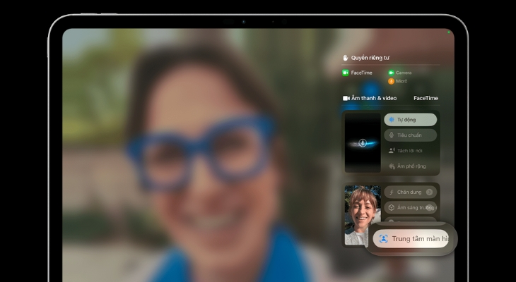 Bạn có thể bật Center Stage trên iPad trong khi đang call video