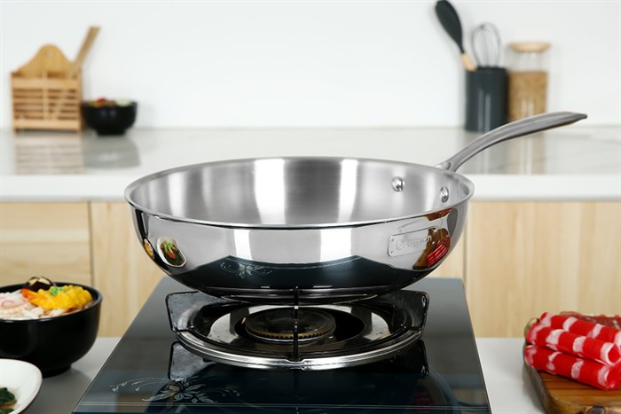 Chảo inox 28 cm Elmich Trimax EL-2836IN28 đáy liền thân với độ bền cao giúp giữ nhiệt tốt, truyền nhiệt nhanh, tiết kiệm nhiên liệu