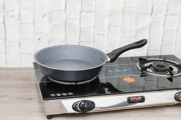 Chảo nhôm chống dính đáy từ 28 cm Happycook MFP-28IH GRAY sử dụng trên hầu hết các loại bếp trên thị trường