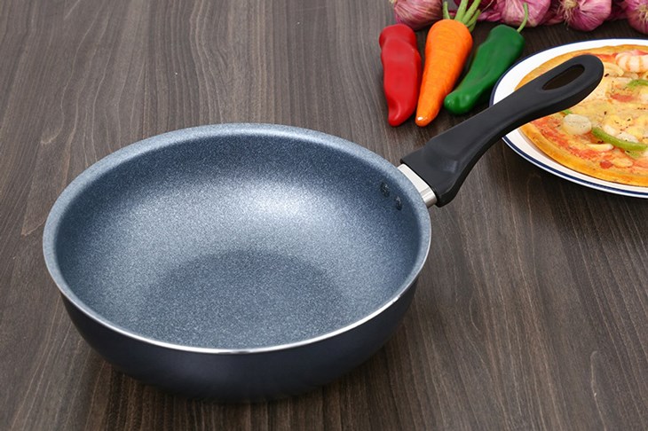 Chảo nhôm sâu chống dính đáy từ 28 cm Happycook MWP-28IH có thiết kế hiện đại, tô điểm cho không gian bếp