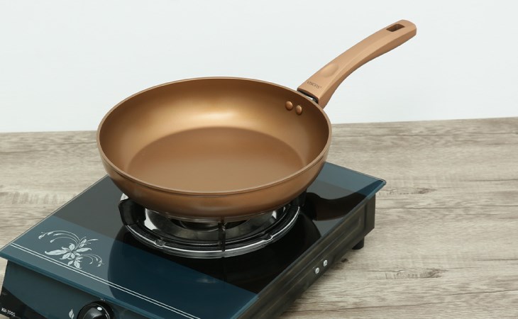 Chảo nhôm chống dính đáy từ 26 cm Visions VS-FP26-AB/JP sở hữu kiểu dáng trang nhã, tinh tế