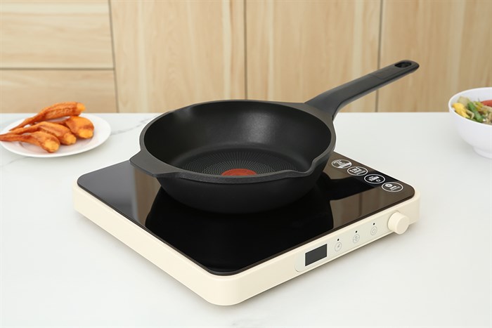 Chảo nhôm sâu chống dính Tefal Robusto E2490344 có mức giá hợp lý so với chất lượng