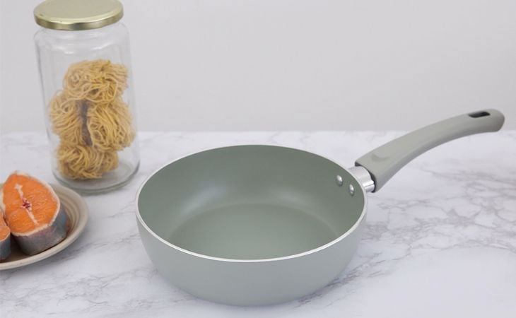 Chảo nhôm sâu chống dính đáy từ 20 cm Elmich Harmonia EL-3779 được làm từ hợp kim nhôm cao cấp chịu nhiệt tối đa 420 độ C