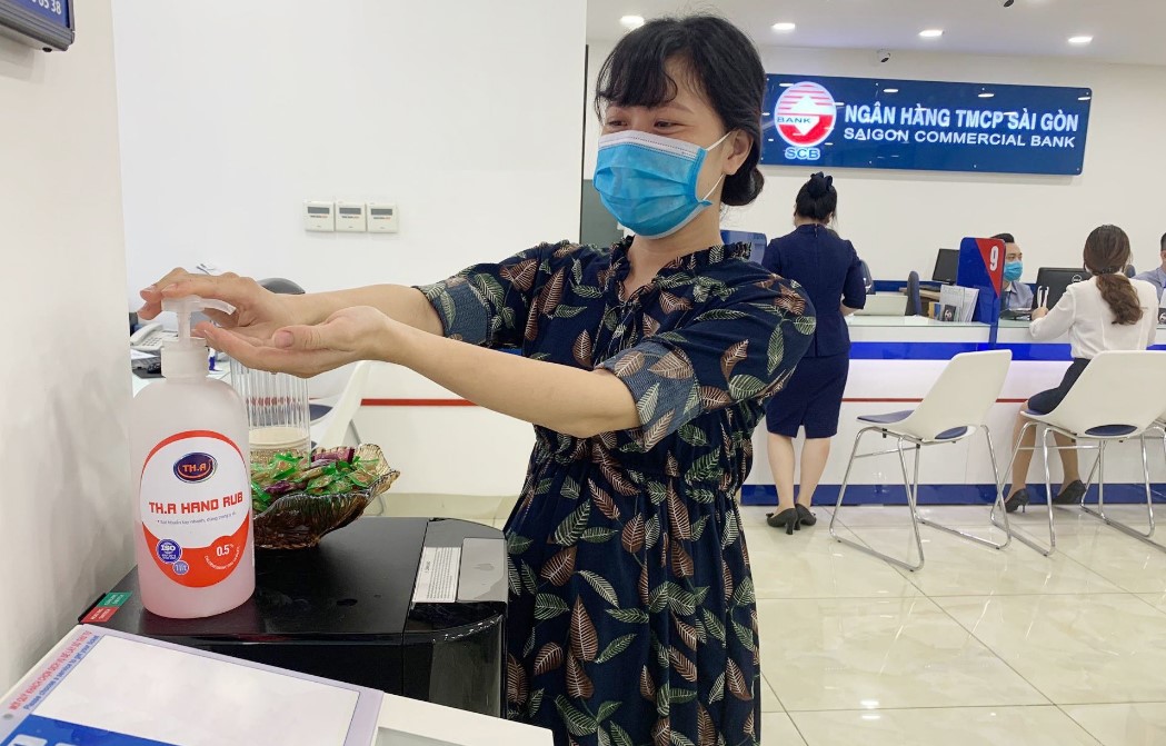Ngân hàng thực hiện giãn cách những vẫn đảm bảo hoạt động