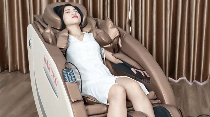 Chế độ massage thái dương của ghế massage giúp hỗ trợ điều trị đau nhức đầu, mang lại cho bạn sự thư giãn