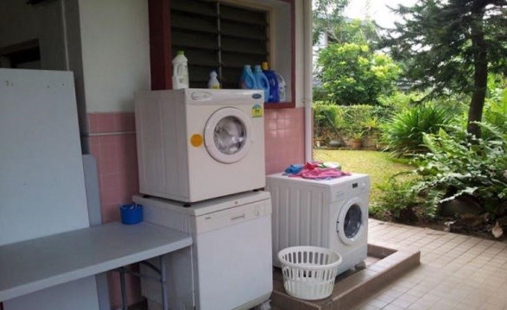 đặt máy giặt ở sân phơi quần áo