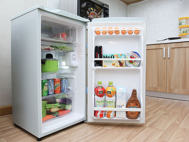 Đặt tủ lạnh ở vị trí bằng phẳng.