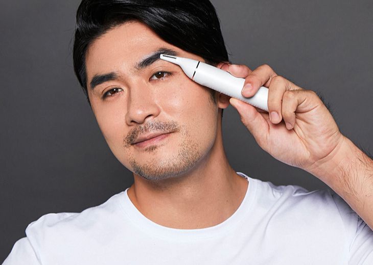 Đầu cạo linh hoạt nên máy cũng có thể dùng để tỉa lông mày