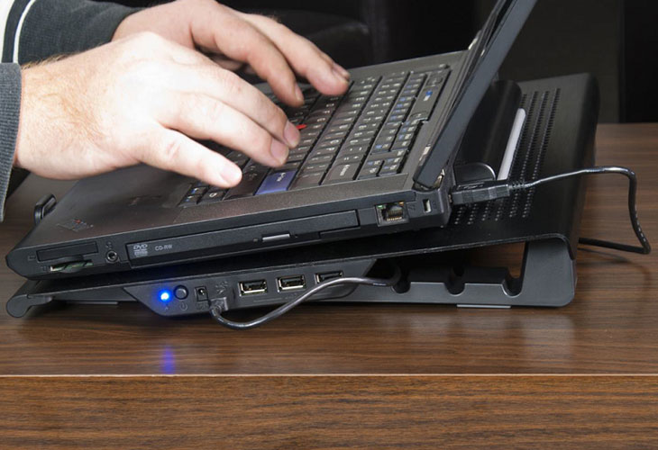 Chọn mua đế tản nhiệt có nhiều cổng kết nối USB